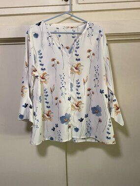 Long, belled sleeve, white button-down blouse w/blue & tan flowers, size XL